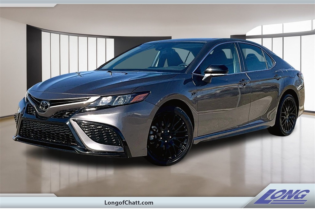 2022 Toyota Camry SE's photo