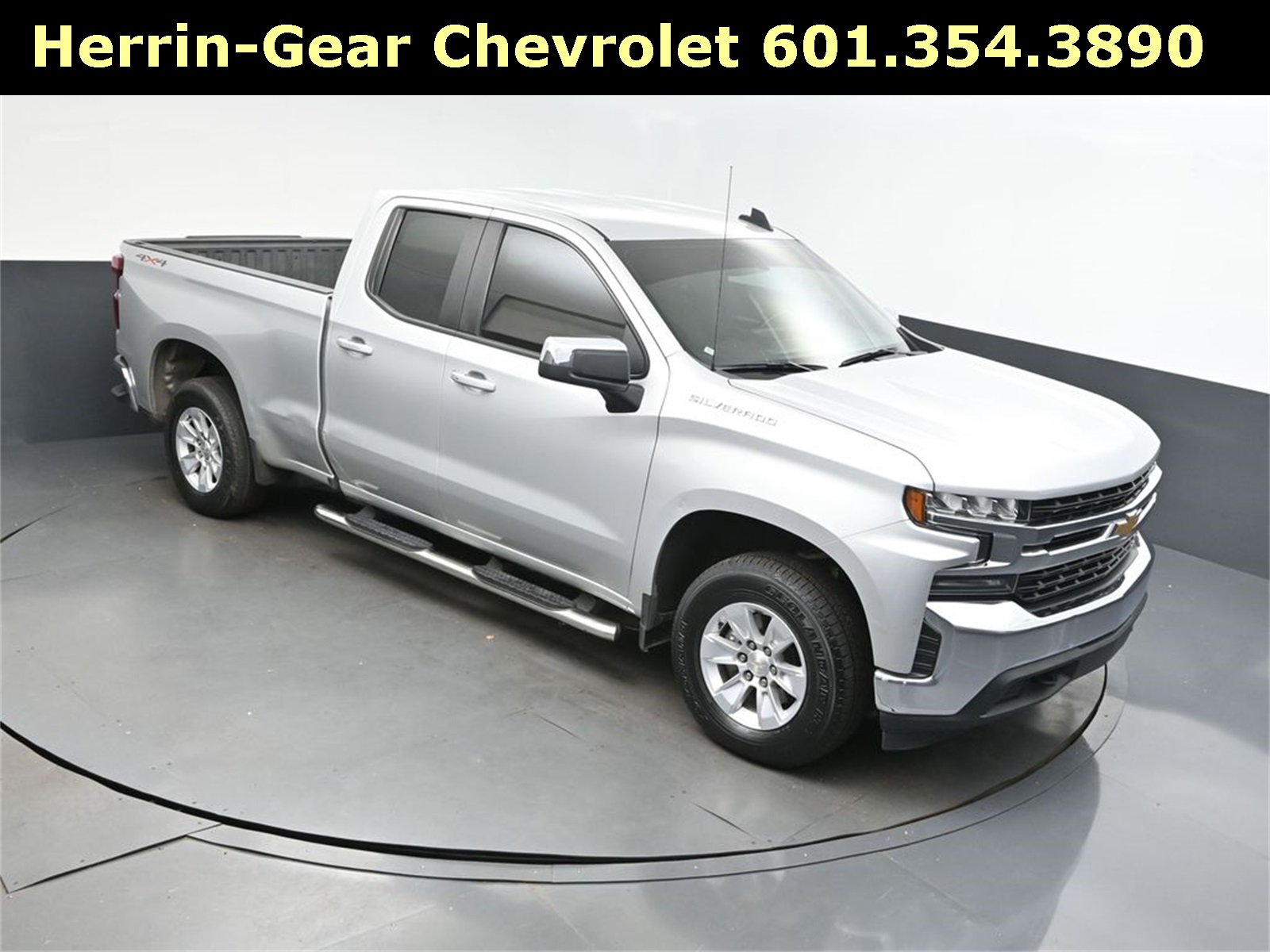 2021 Silver Ice Metallic Chevrolet Silverado 1500 LT Truck