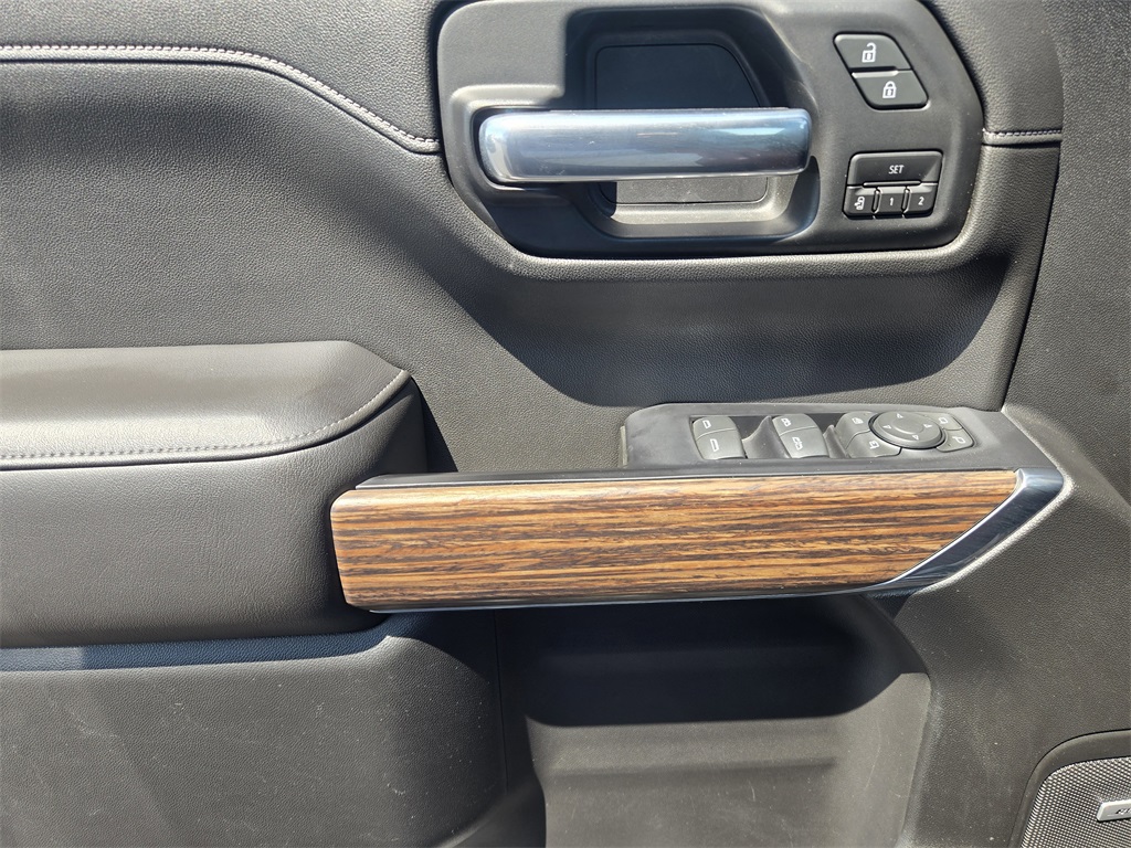 2019 Chevrolet Silverado 1500 High Country photo 17