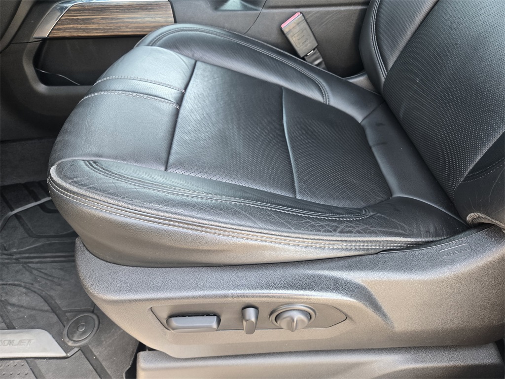 2019 Chevrolet Silverado 1500 High Country photo 18