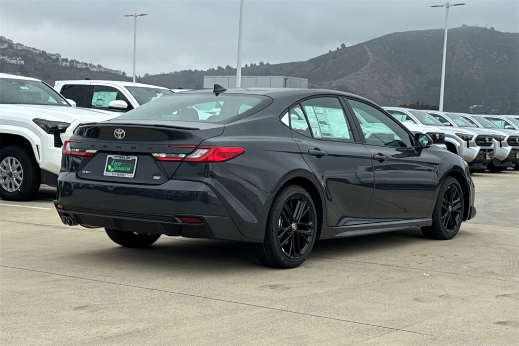 2025 Toyota Camry SE photo 3
