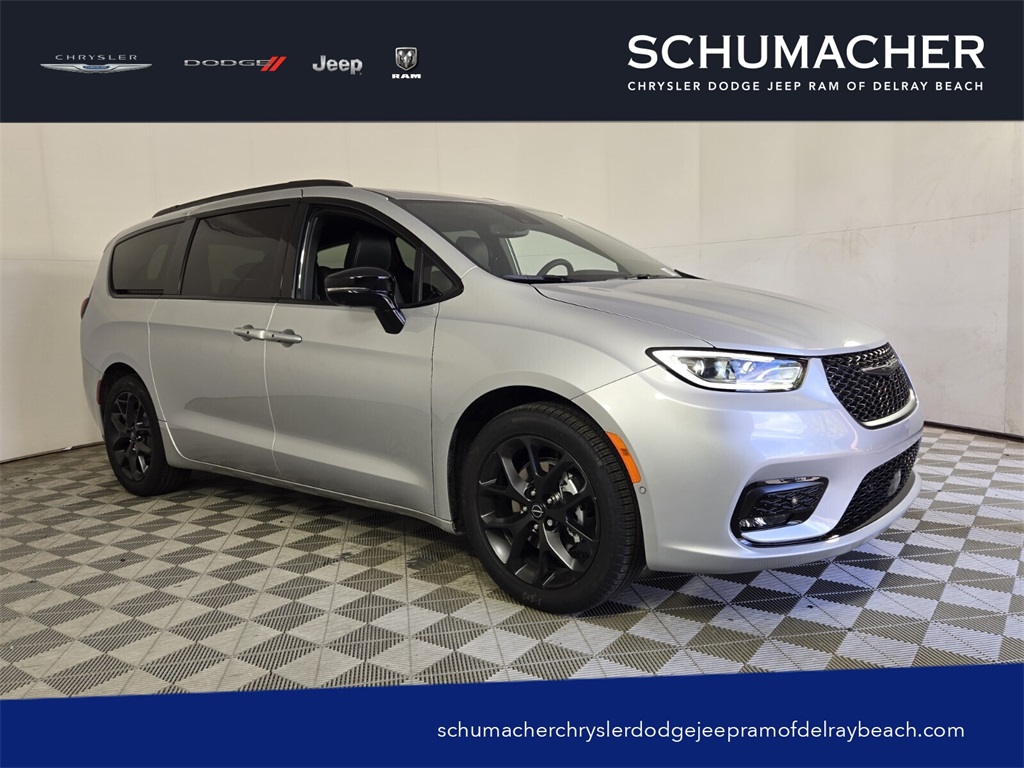 new 2026 Chrysler Pacifica car, priced at $52,275