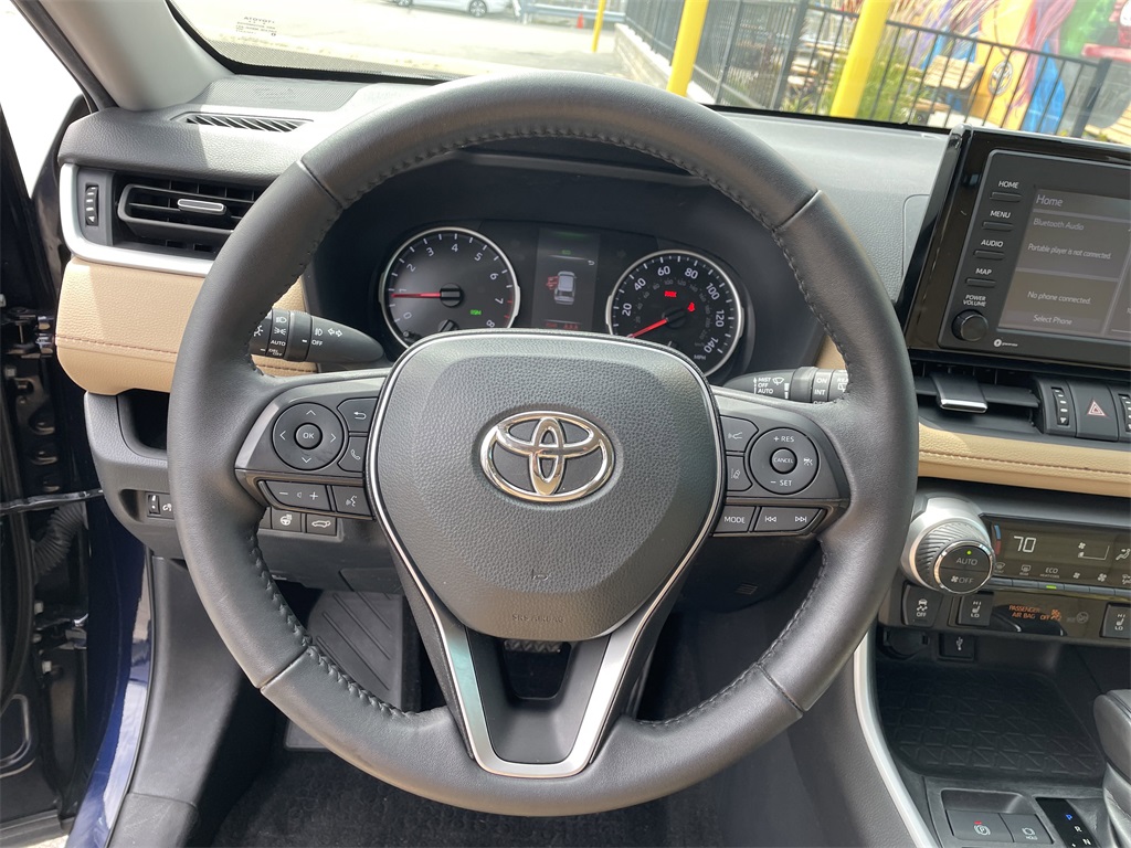 2022 Toyota RAV4 XLE Premium photo 11