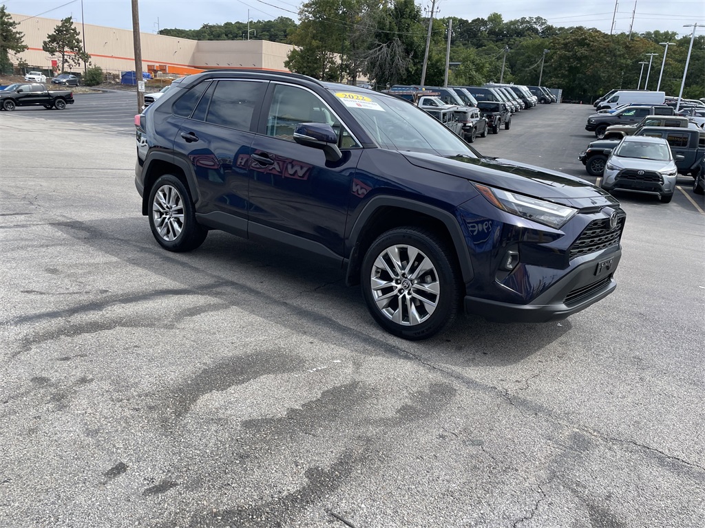 2022 Toyota RAV4 XLE Premium photo 2