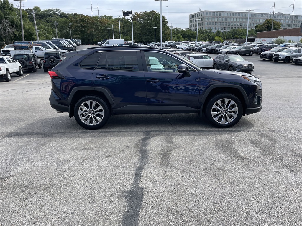 2022 Toyota RAV4 XLE Premium photo 3