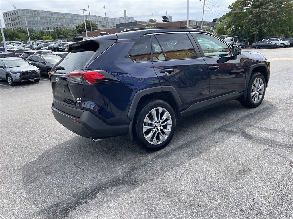 2022 Toyota RAV4 XLE Premium photo 4