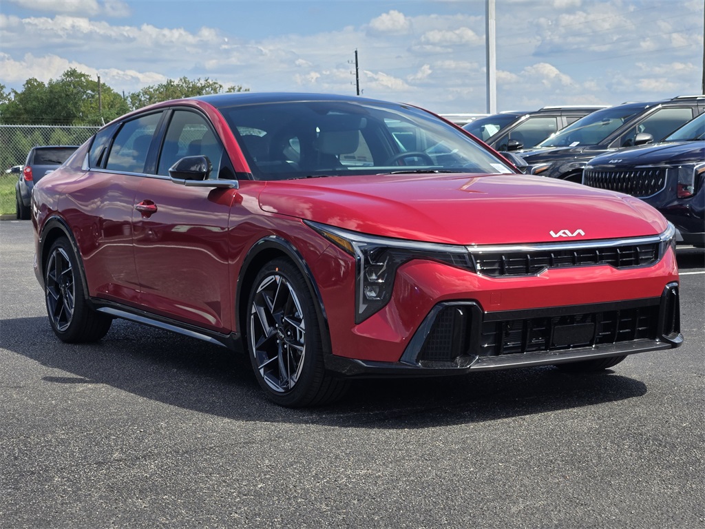 2025 Kia K4 GT-Line photo 2