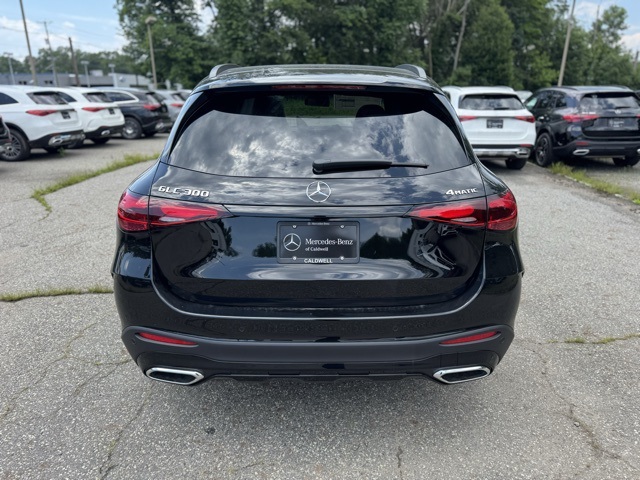 2025 Mercedes Benz GLC 300 4MATIC photo 4