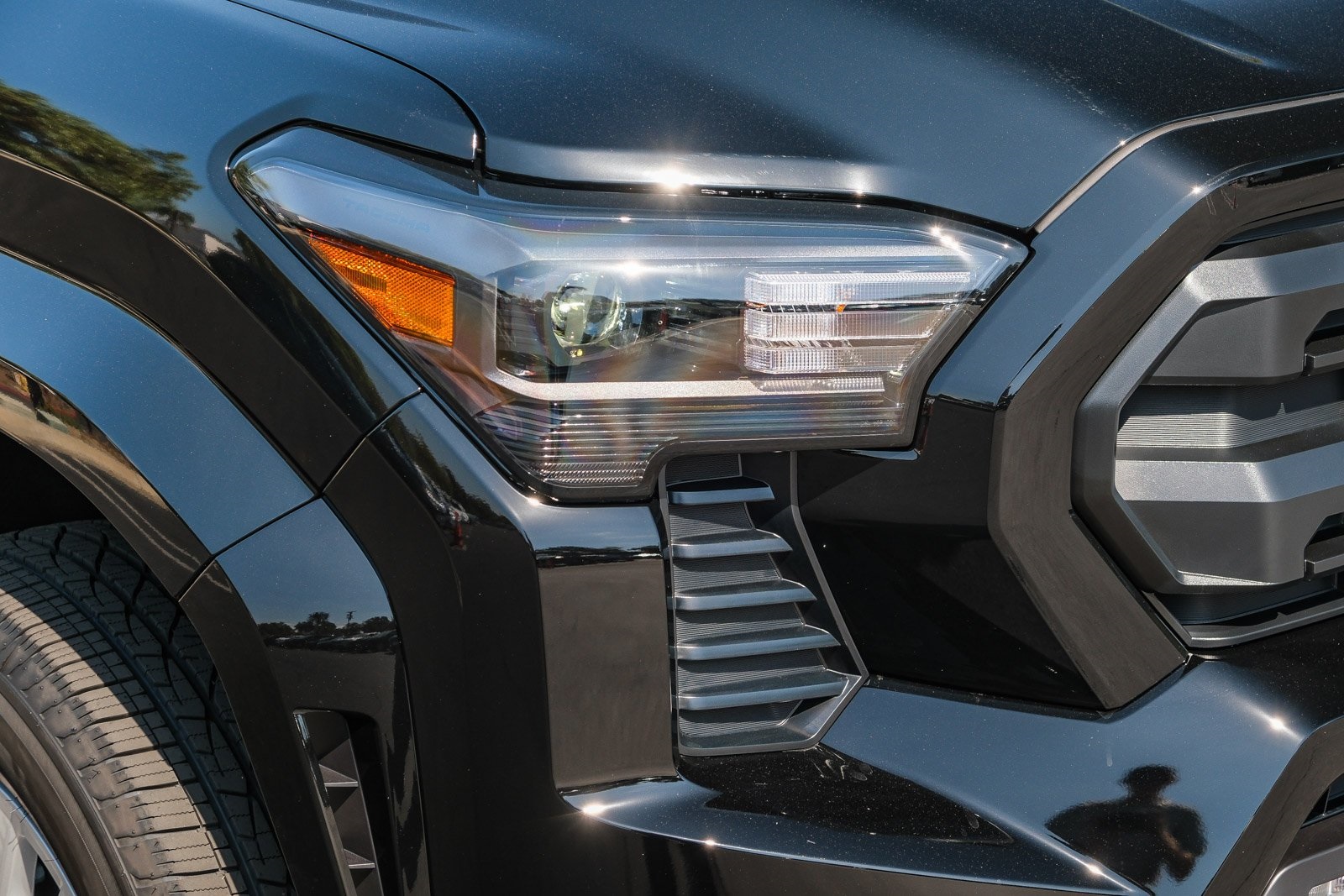 2025 Toyota Tacoma SR5 Double Cab photo 4