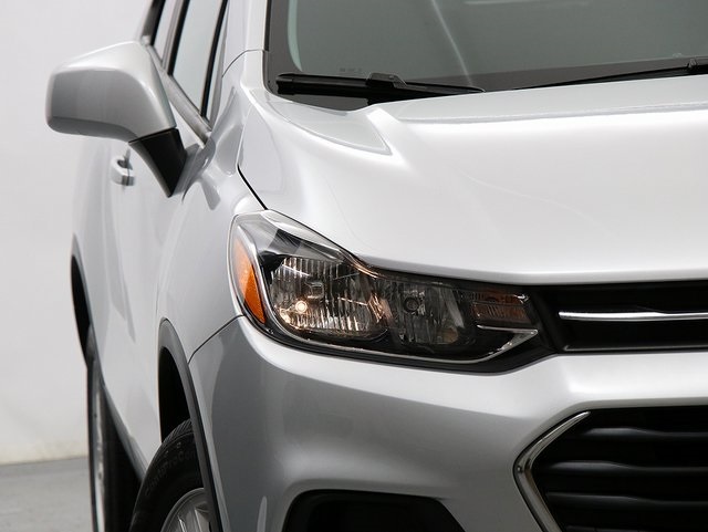 2022 Chevrolet Trax LS photo 4
