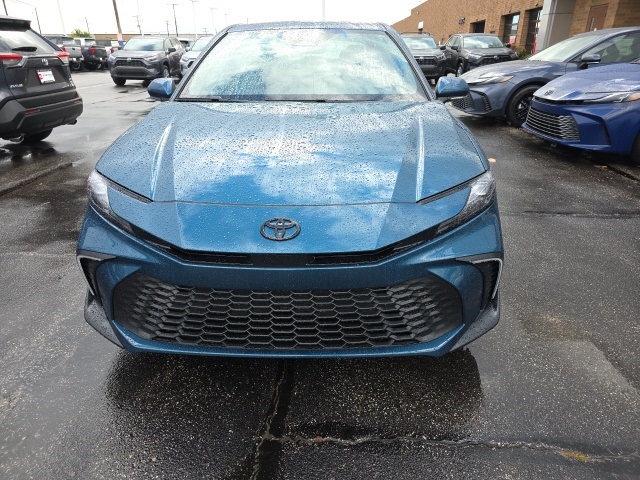 2026 Toyota Camry SE's photo