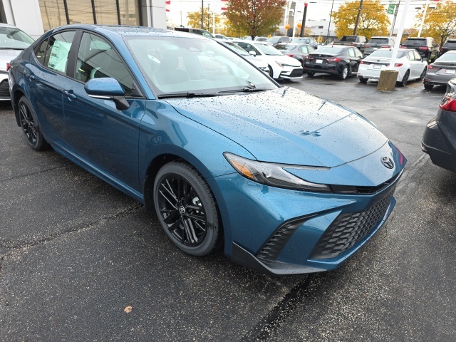 2026 Toyota Camry SE's photo