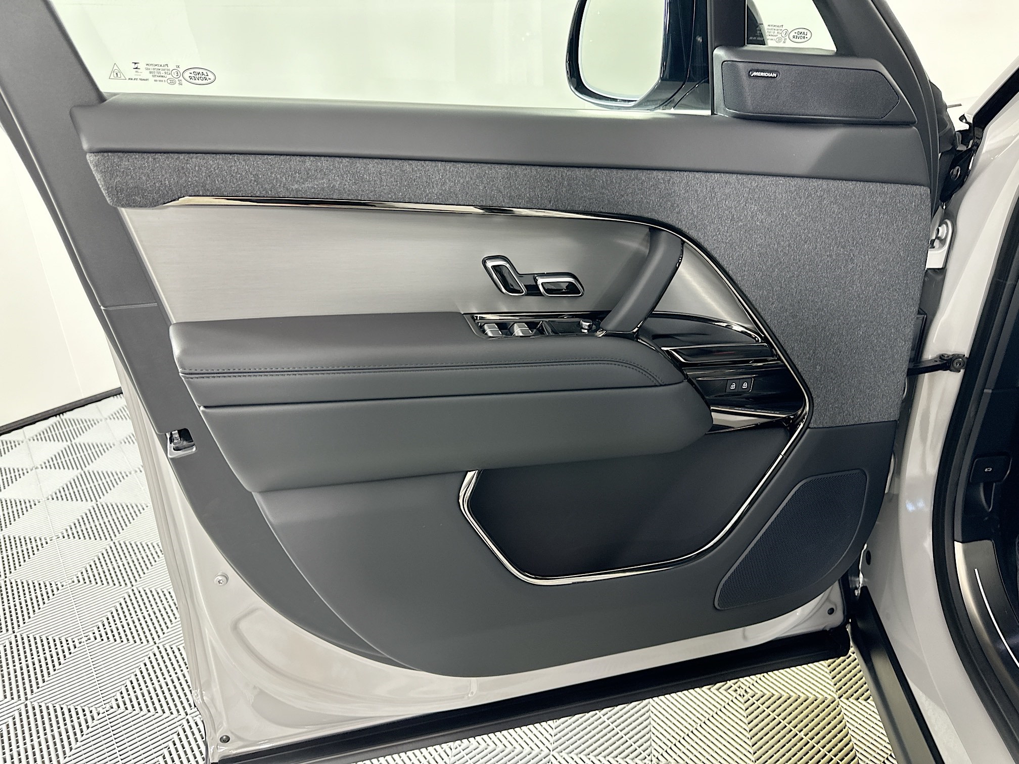 new 2025 Land Rover Range Rover Sport car, priced at $90,440