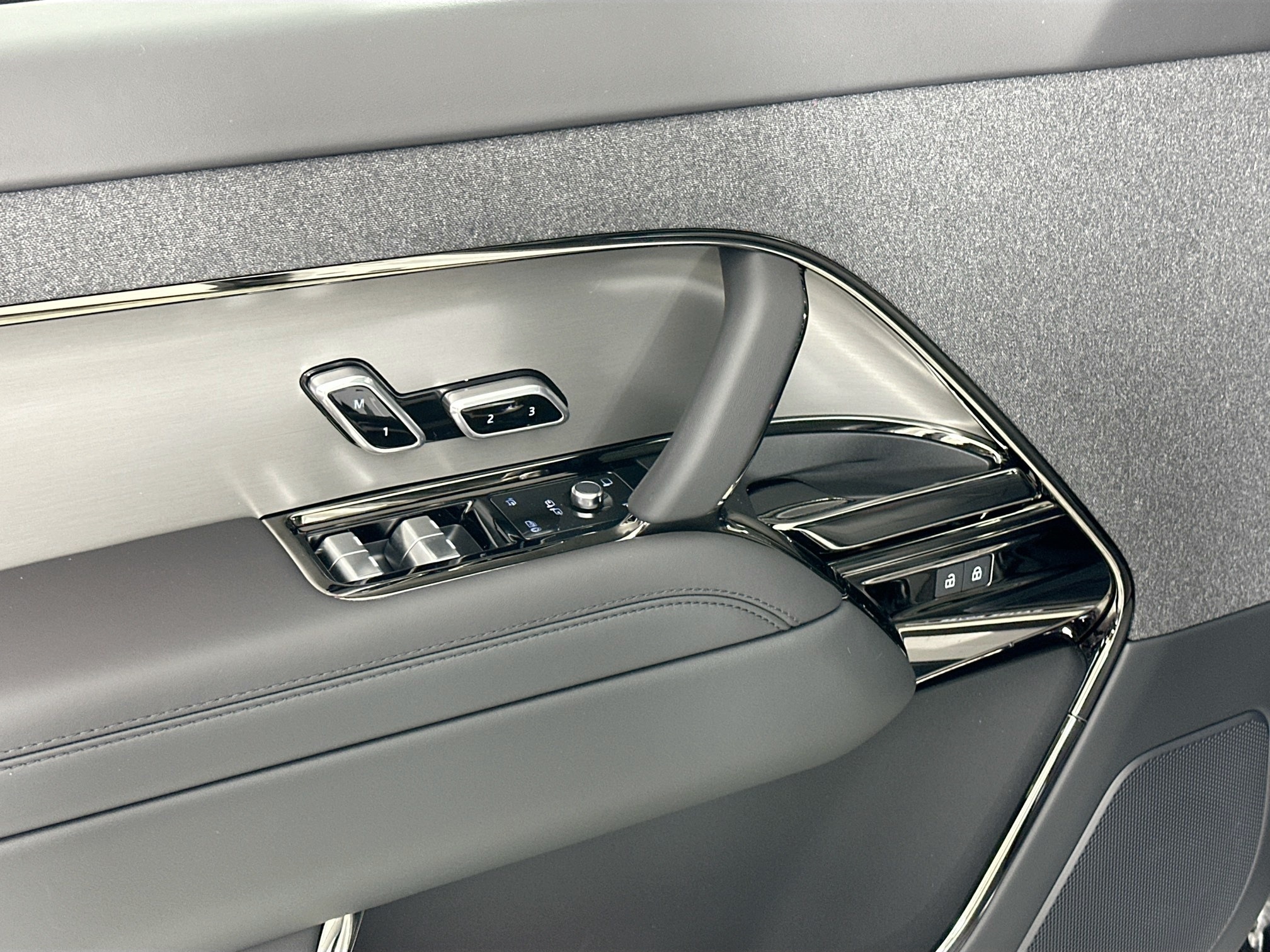 new 2025 Land Rover Range Rover Sport car, priced at $90,440