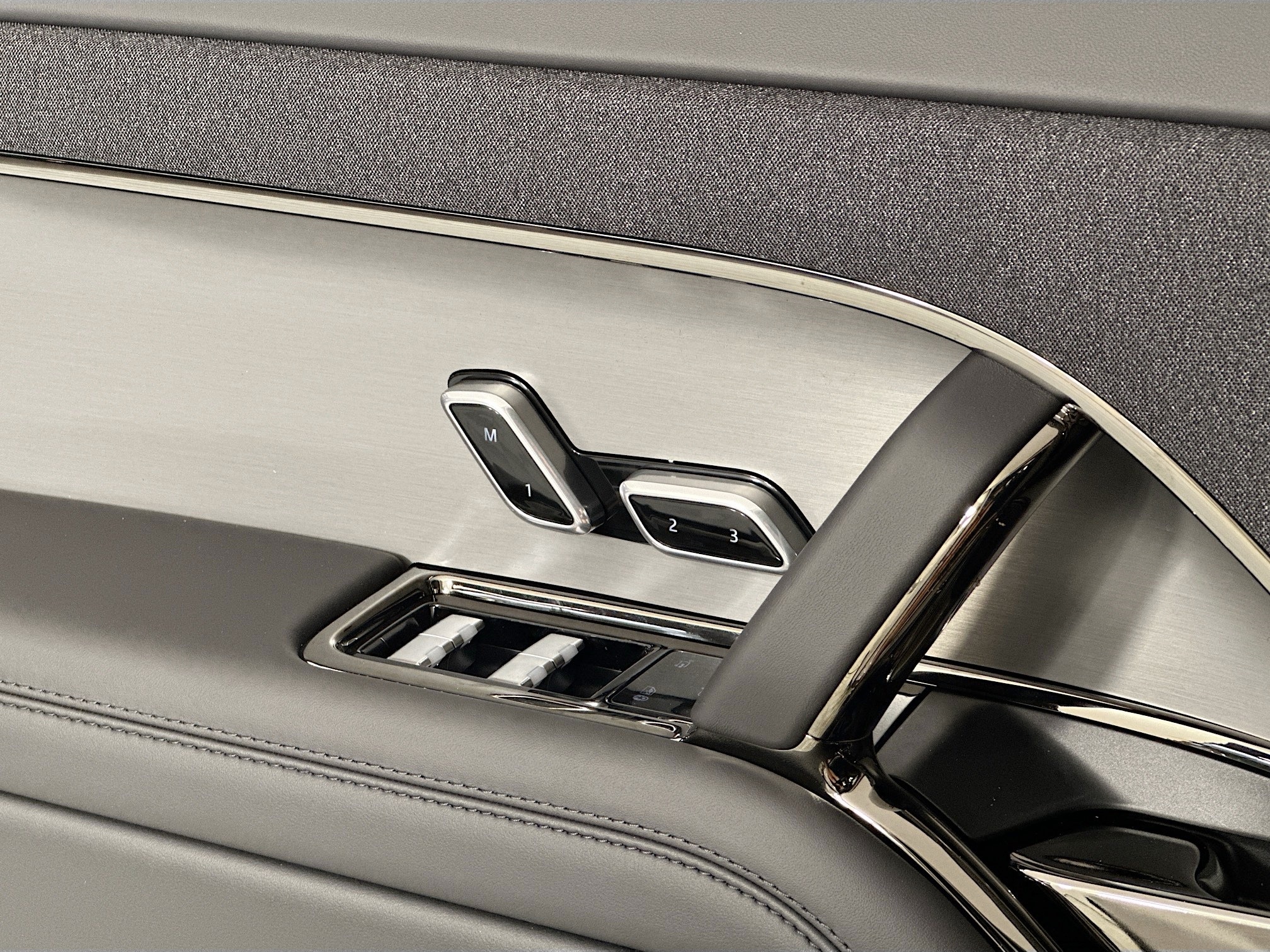 new 2025 Land Rover Range Rover Sport car, priced at $90,440