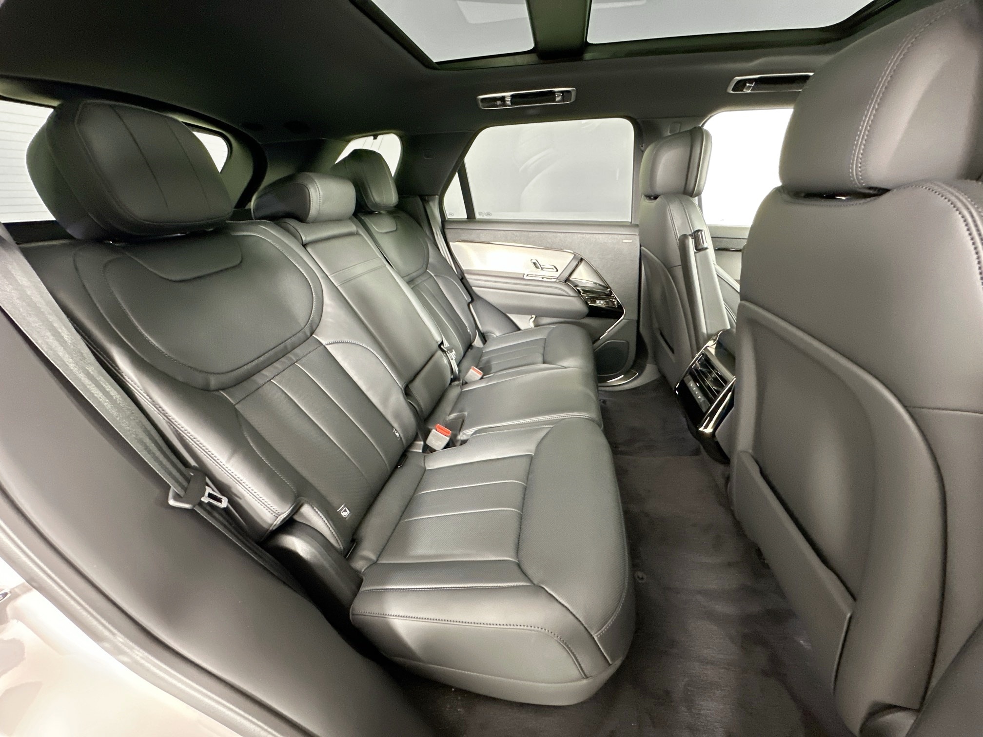 new 2025 Land Rover Range Rover Sport car, priced at $90,440