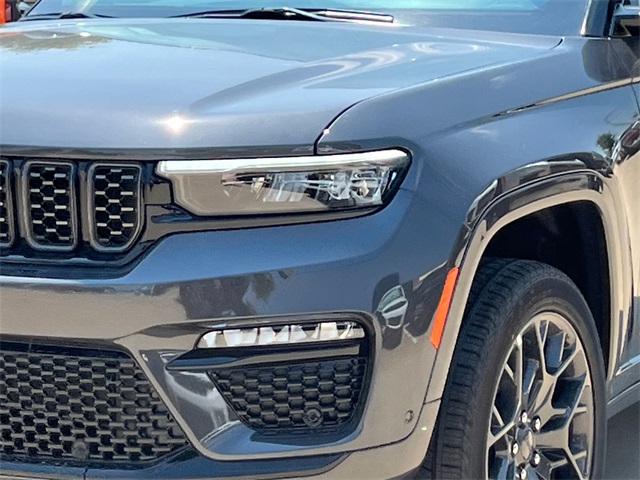 2025 Jeep Grand Cherokee Overland photo 9