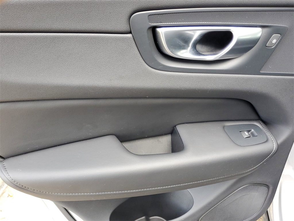 used 2025 Volvo XC60 car, priced at $32,895