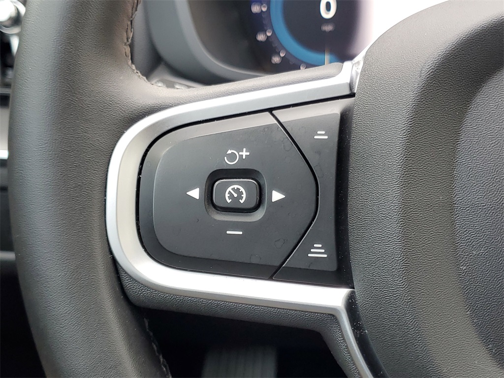 used 2025 Volvo XC60 car, priced at $32,895