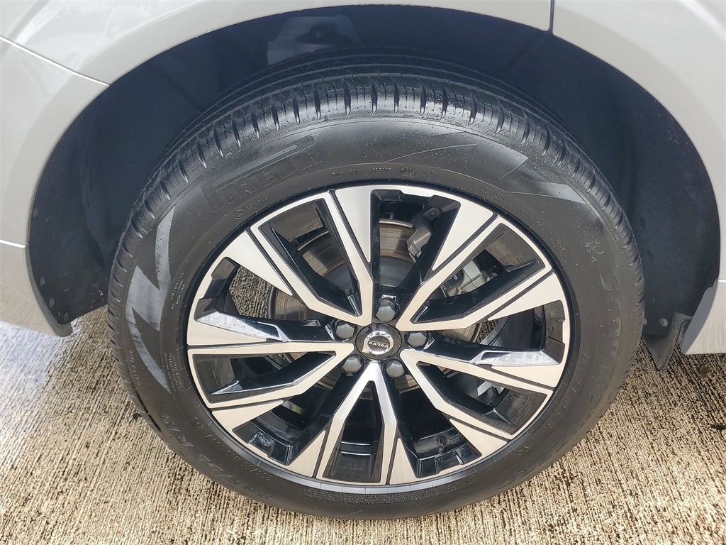 used 2025 Volvo XC60 car, priced at $32,895