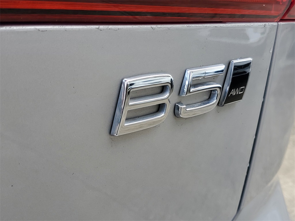 used 2025 Volvo XC60 car, priced at $32,895