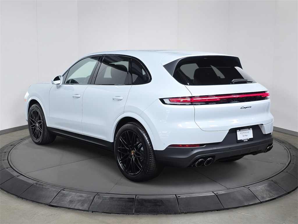 2025 Porsche Cayenne photo 3