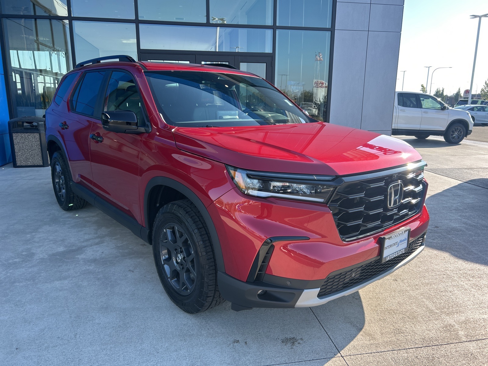 2025 Honda Pilot TrailSport photo 2