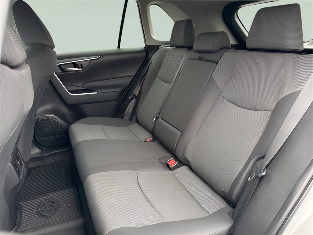 2024 Toyota RAV4 Hybrid XLE photo 2