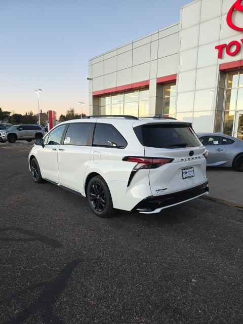 2025 Toyota Sienna XSE photo 2