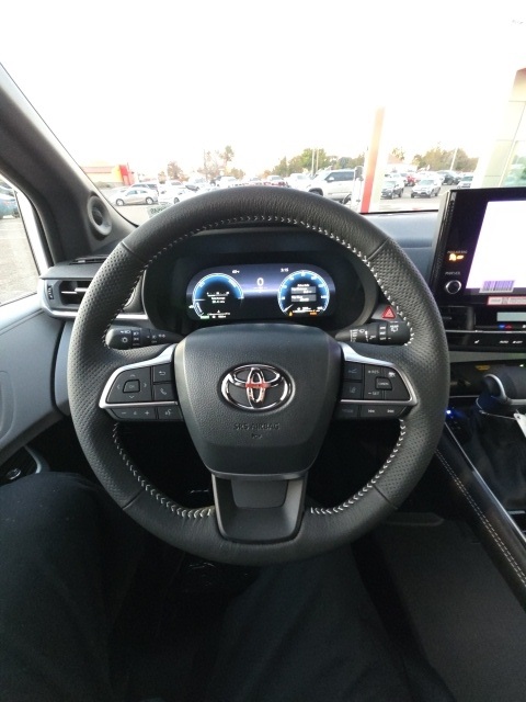 2025 Toyota Sienna XSE photo 3