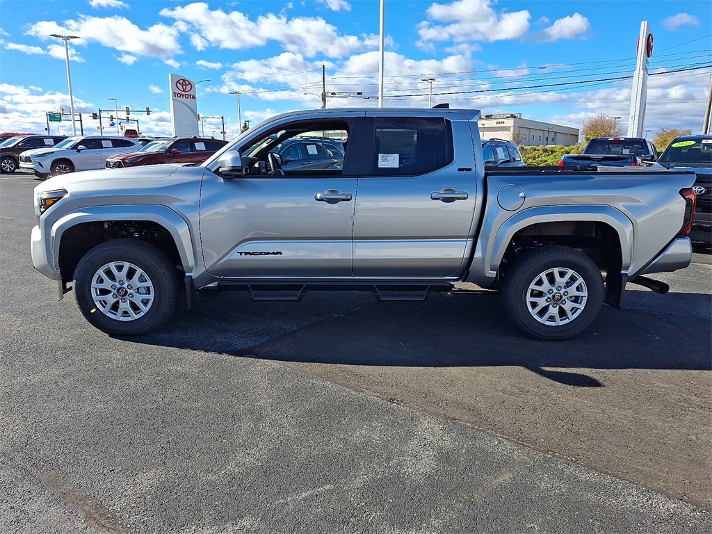 2025 Toyota Tacoma SR5 Double Cab photo 4