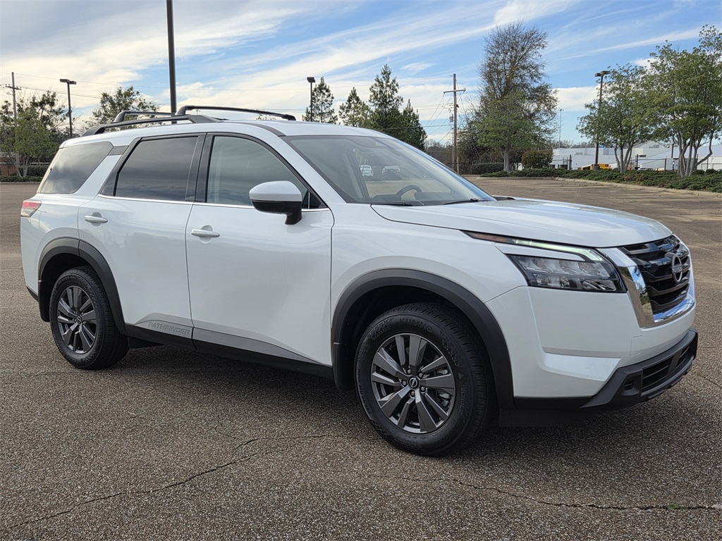 2025 Nissan Pathfinder SV's photo