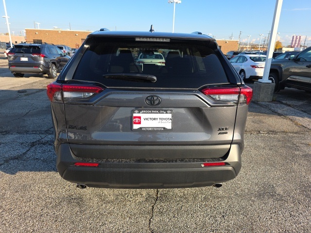 2025 Toyota RAV4 XLE photo 4