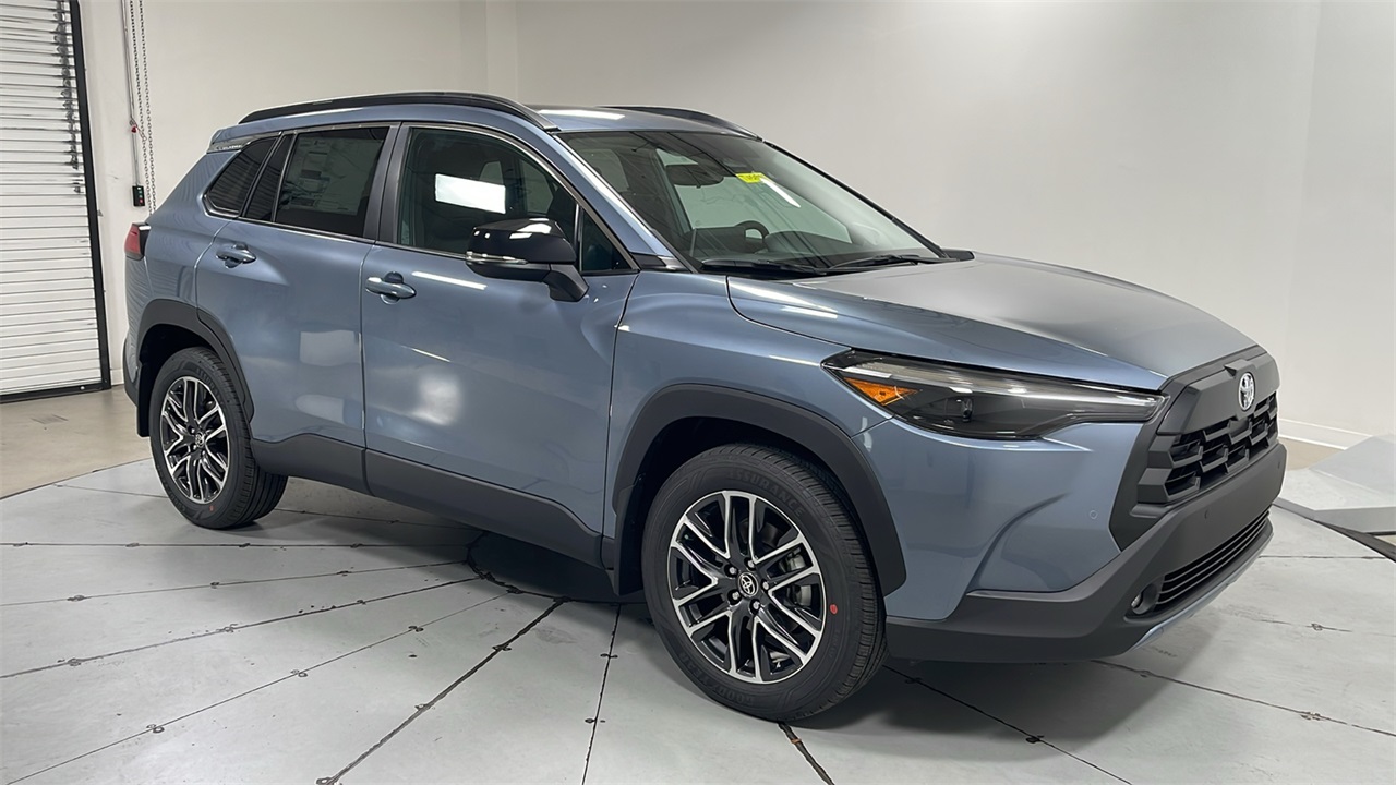 2026 Toyota Corolla Cross XLE photo 3