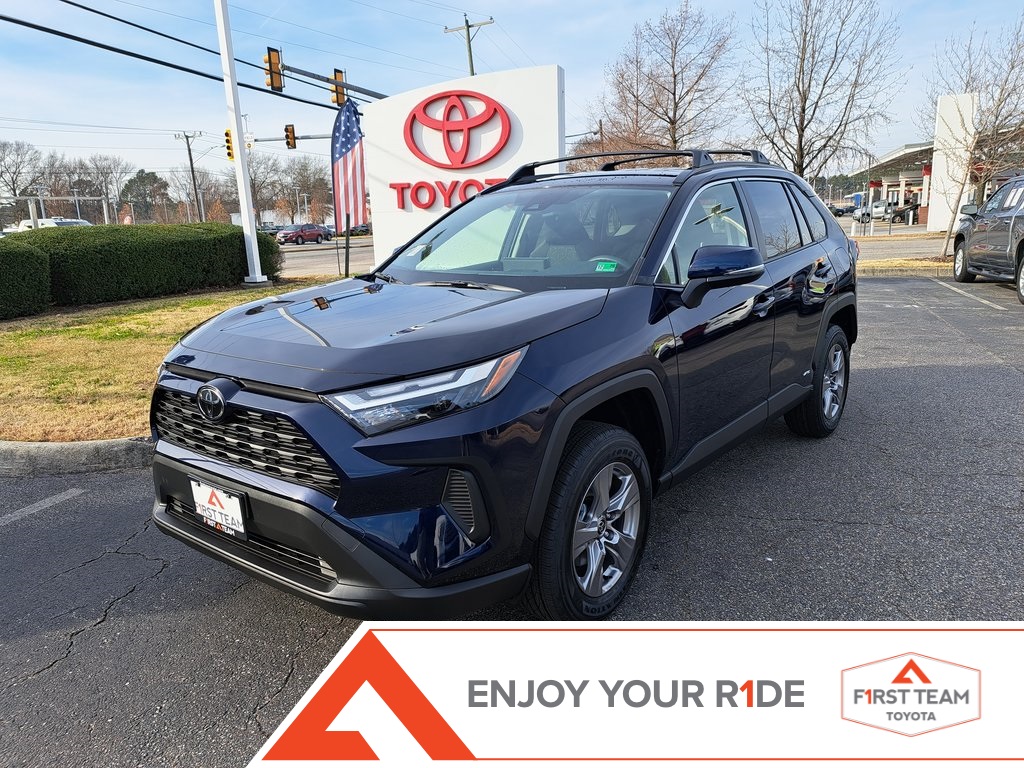 2025 Toyota RAV4 XLE's photo