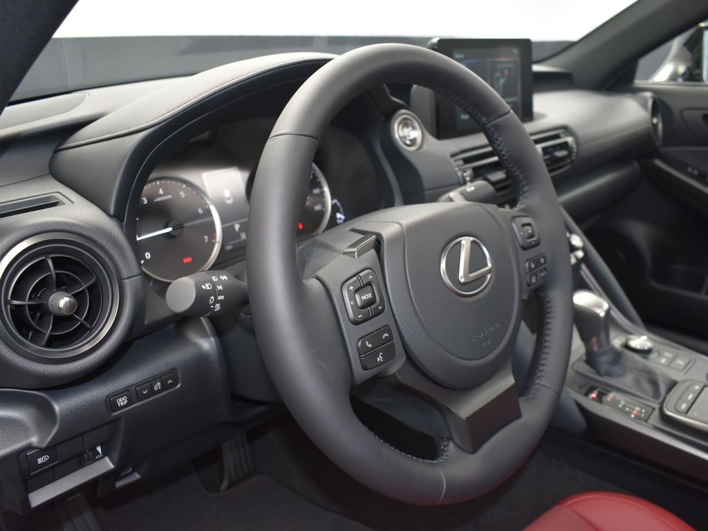 2025 Lexus IS 350 F SPORT photo 9