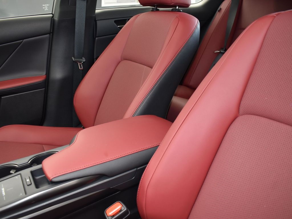 2025 Lexus IS 350 F SPORT photo 11