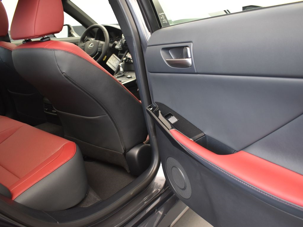 2025 Lexus IS 350 F SPORT photo 18