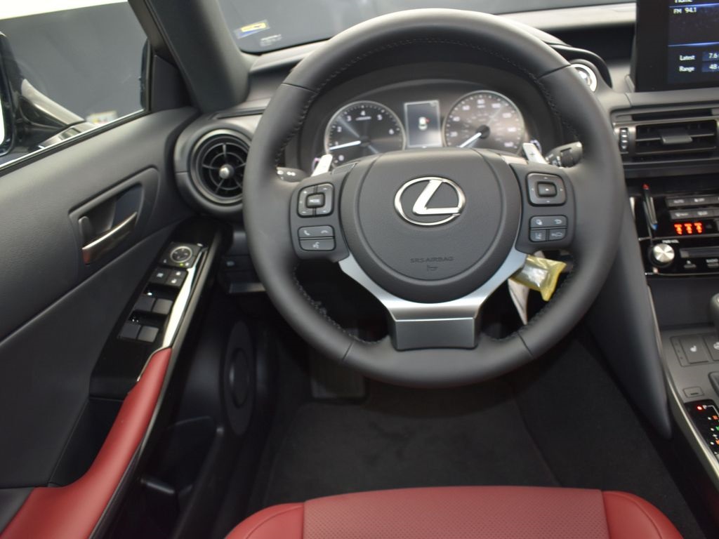 2025 Lexus IS 350 F SPORT photo 25
