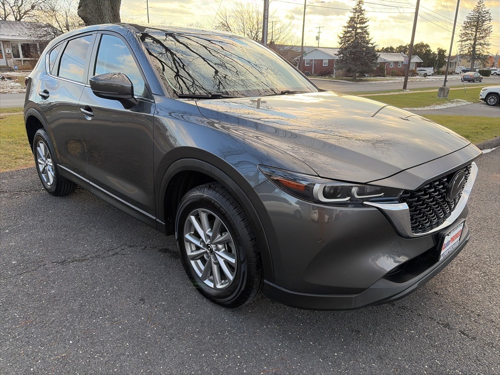 2022 Mazda CX-5 S Preferred package's photo