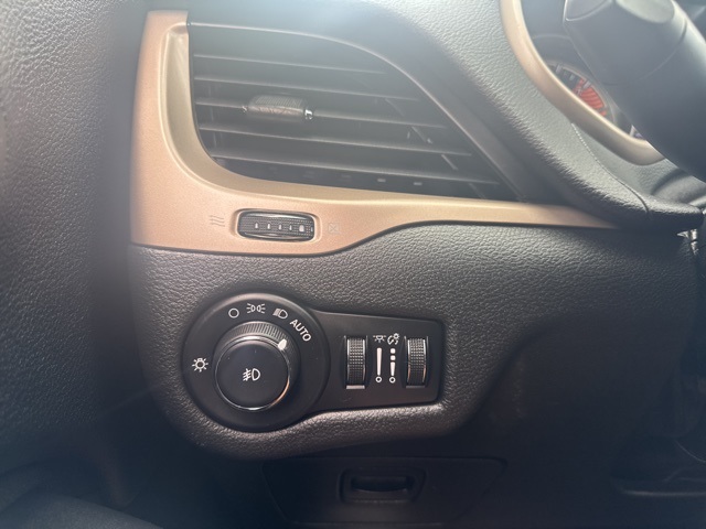 2016 Jeep Cherokee Latitude photo 11