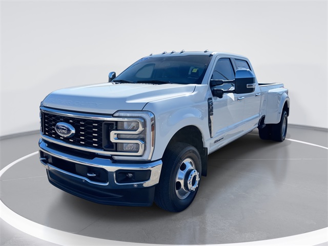 2024 Ford F-350 Super Duty Lariat's photo