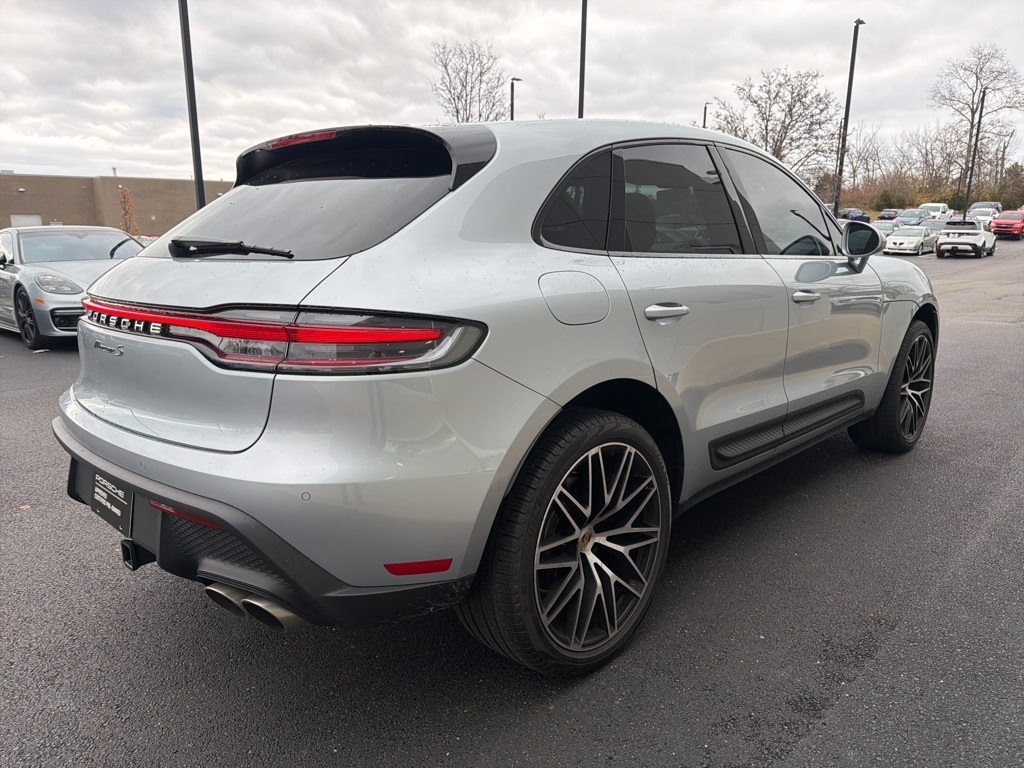 2024 Porsche Macan S photo 2