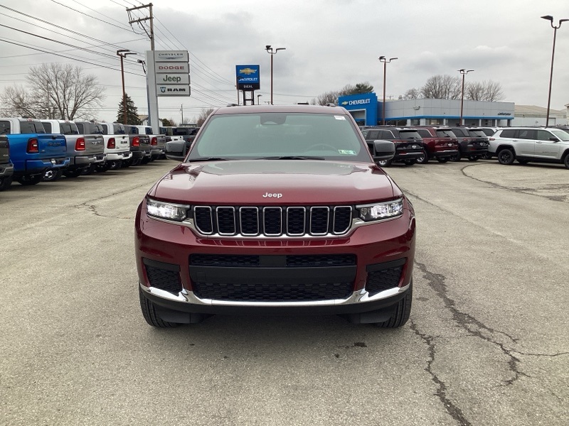 2025 Jeep Grand Cherokee Laredo photo 2