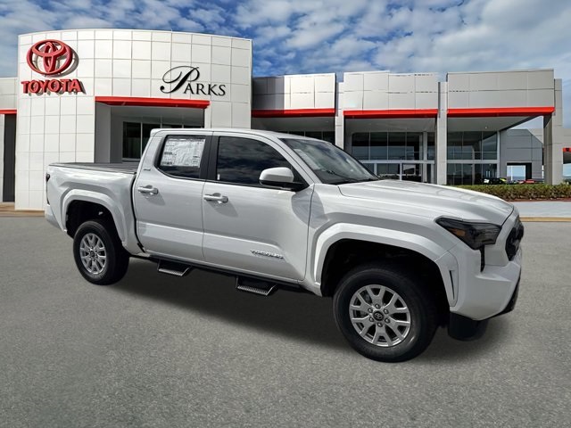 2025 Toyota Tacoma SR5's photo