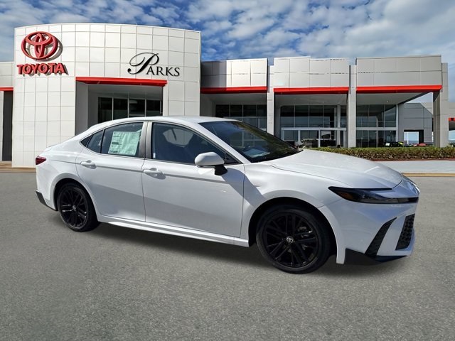 2026 Toyota Camry SE's photo