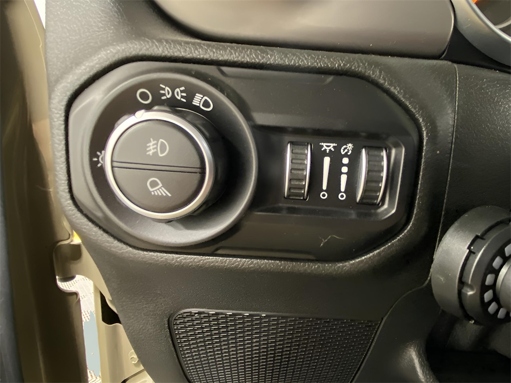 2020 Jeep Gladiator Sport photo 2
