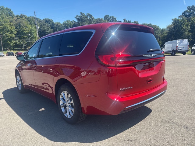 2026 Chrysler Pacifica photo 9