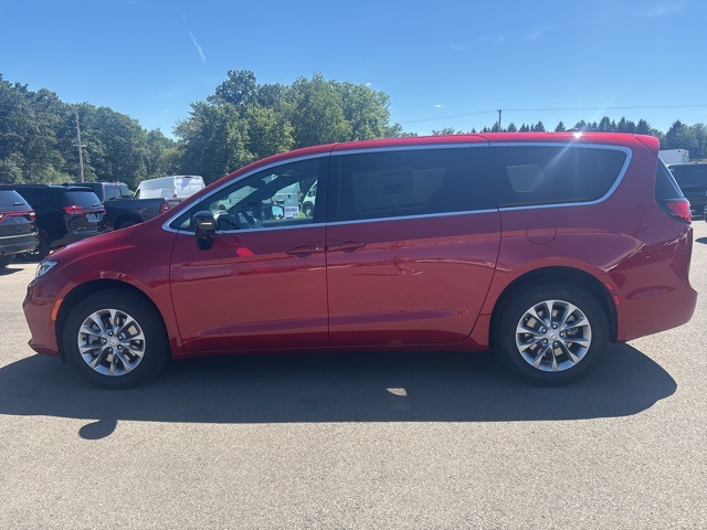 2026 Chrysler Pacifica photo 10