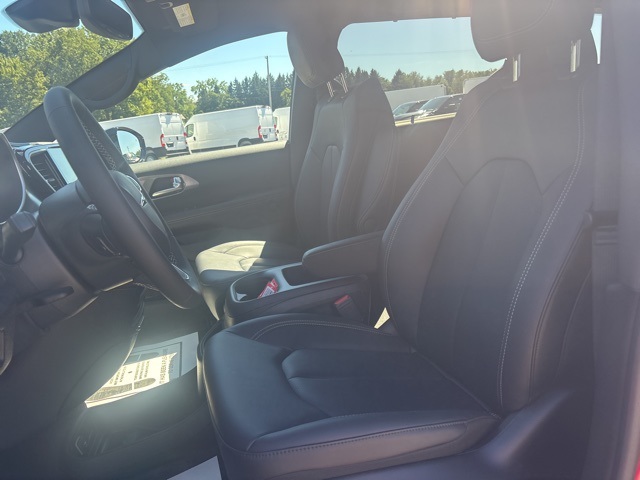 2026 Chrysler Pacifica photo 20